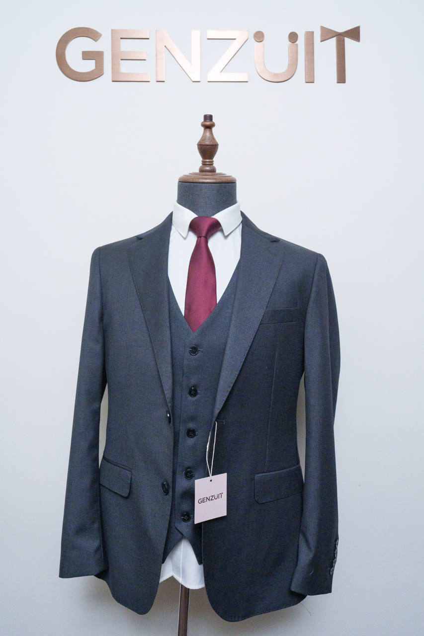 Genzuit 旺角西裝門市 莊重炭灰單排扣馬甲 新郎禮服及爸爸主婚人 香港男士結婚西裝正面整體高級造型